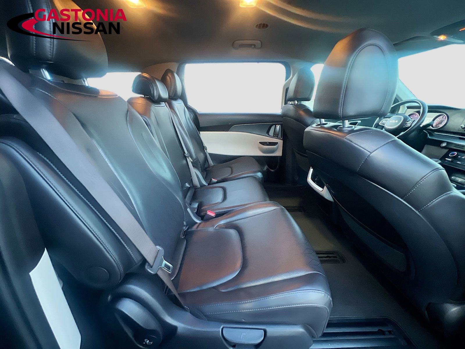 Used 2024 Kia Carnival LX image 37