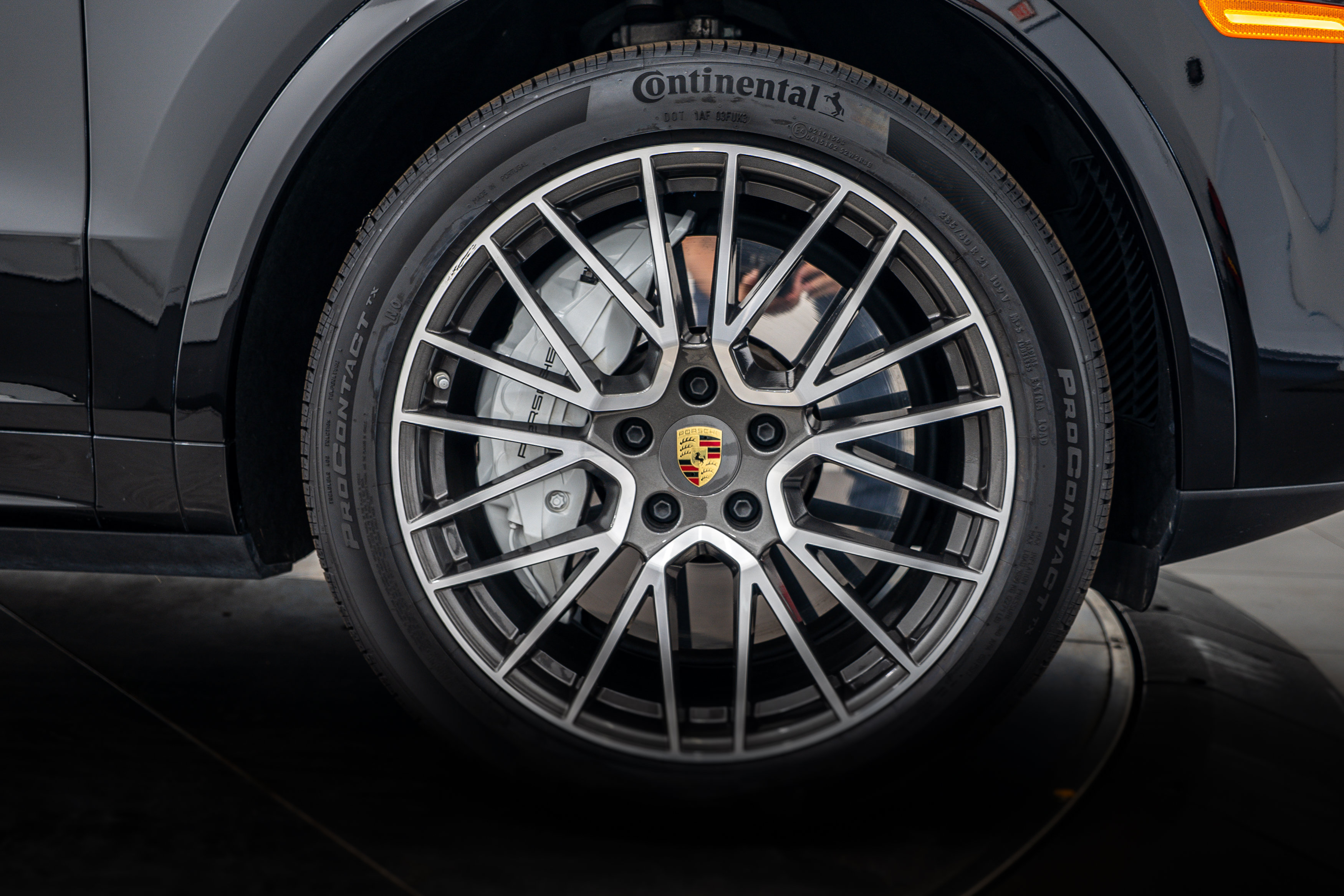 Certified 2023 Porsche Cayenne Turbo AWD/4WD image 11