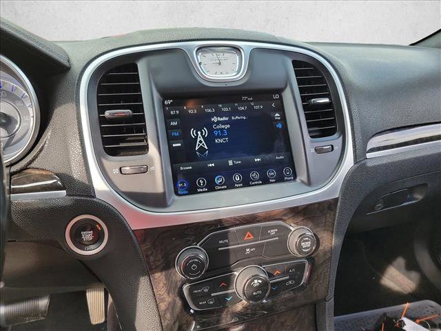 Used 2018 Chrysler 300 Limited RWD image 19