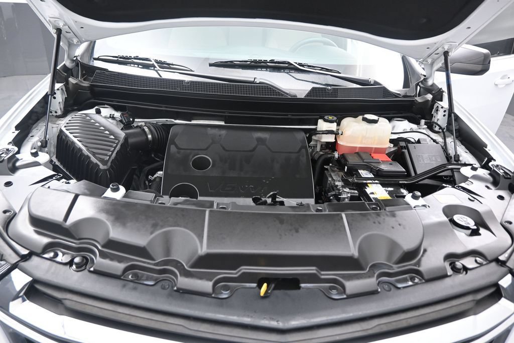 Used 2023 Chevrolet Traverse LS FWD image 16