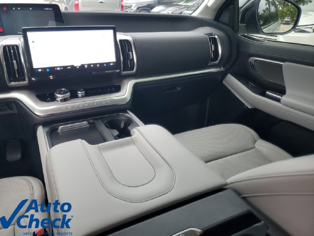 Used 2025 Ford Expedition Platinum w/ Driver's Package AWD/4WD image 20