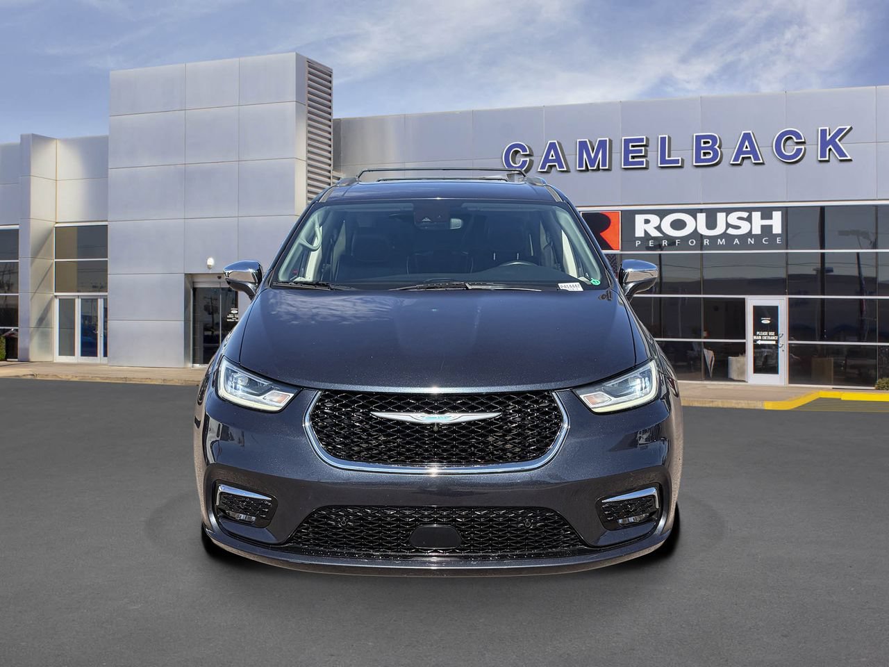Used 2021 Chrysler Pacifica Limited w/ Uconnect Theater Family Group FWD image 9