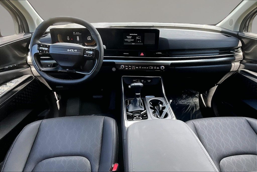New 2027 Kia Carnival EX FWD image 5