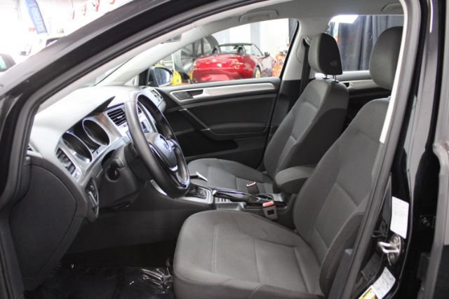 Used 2017 Volkswagen Golf S FWD image 10