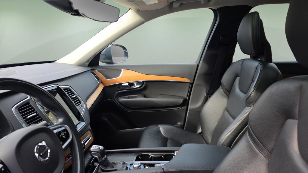Used 2021 Volvo XC90 T6 Momentum w/ Climate Package image 12