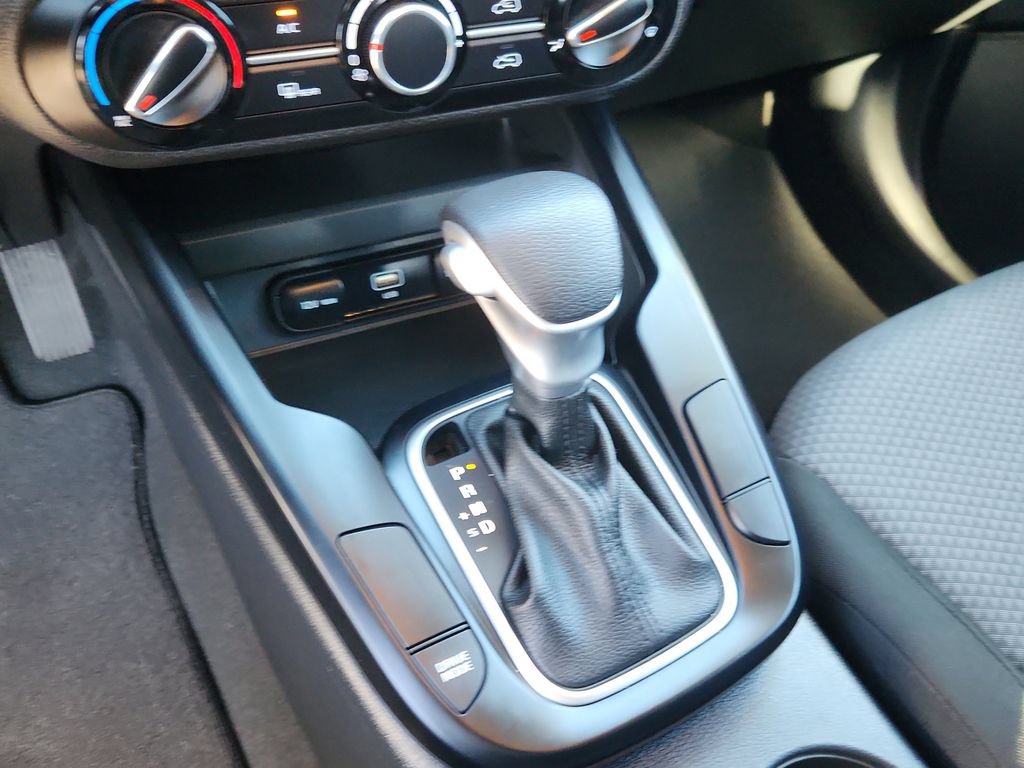 Used 2025 Kia Soul LX w/ LX Technology Package FWD image 22