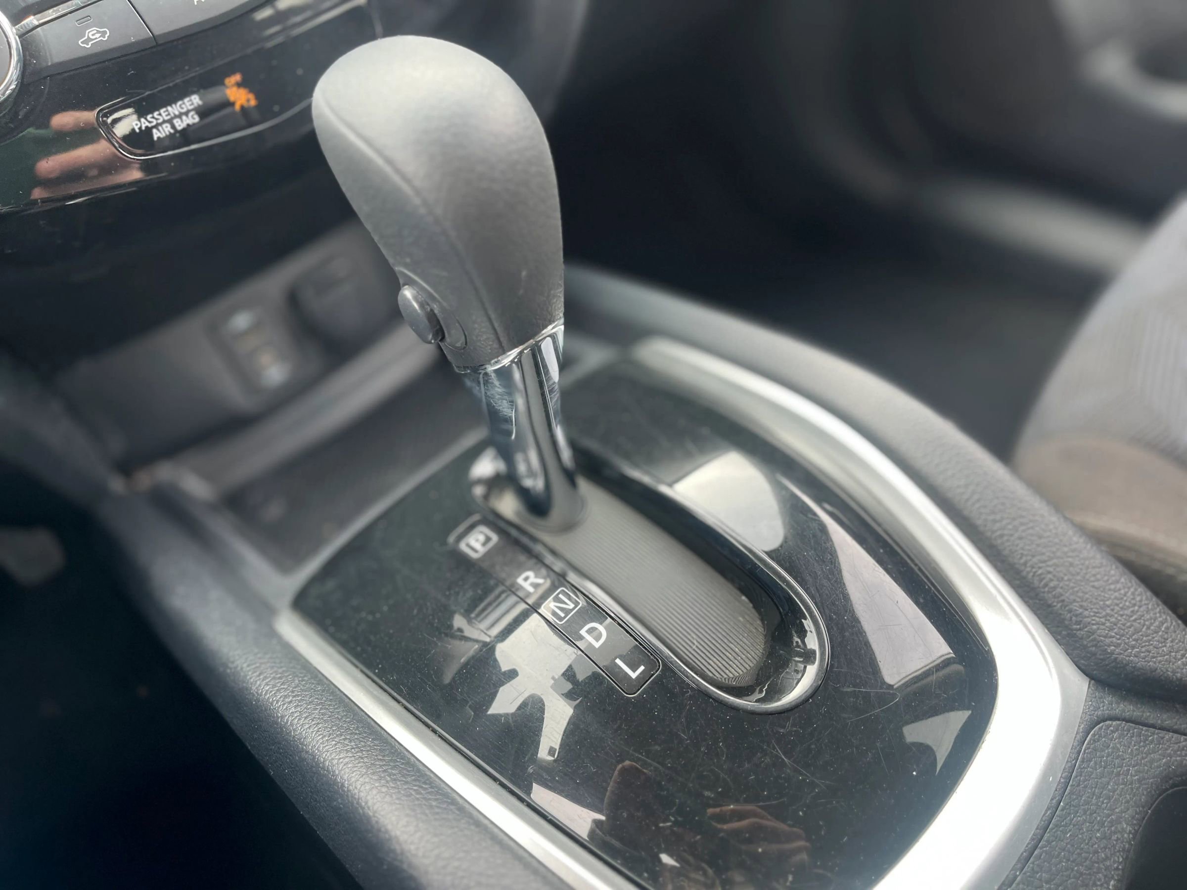 Used 2015 Nissan Rogue SV image 13