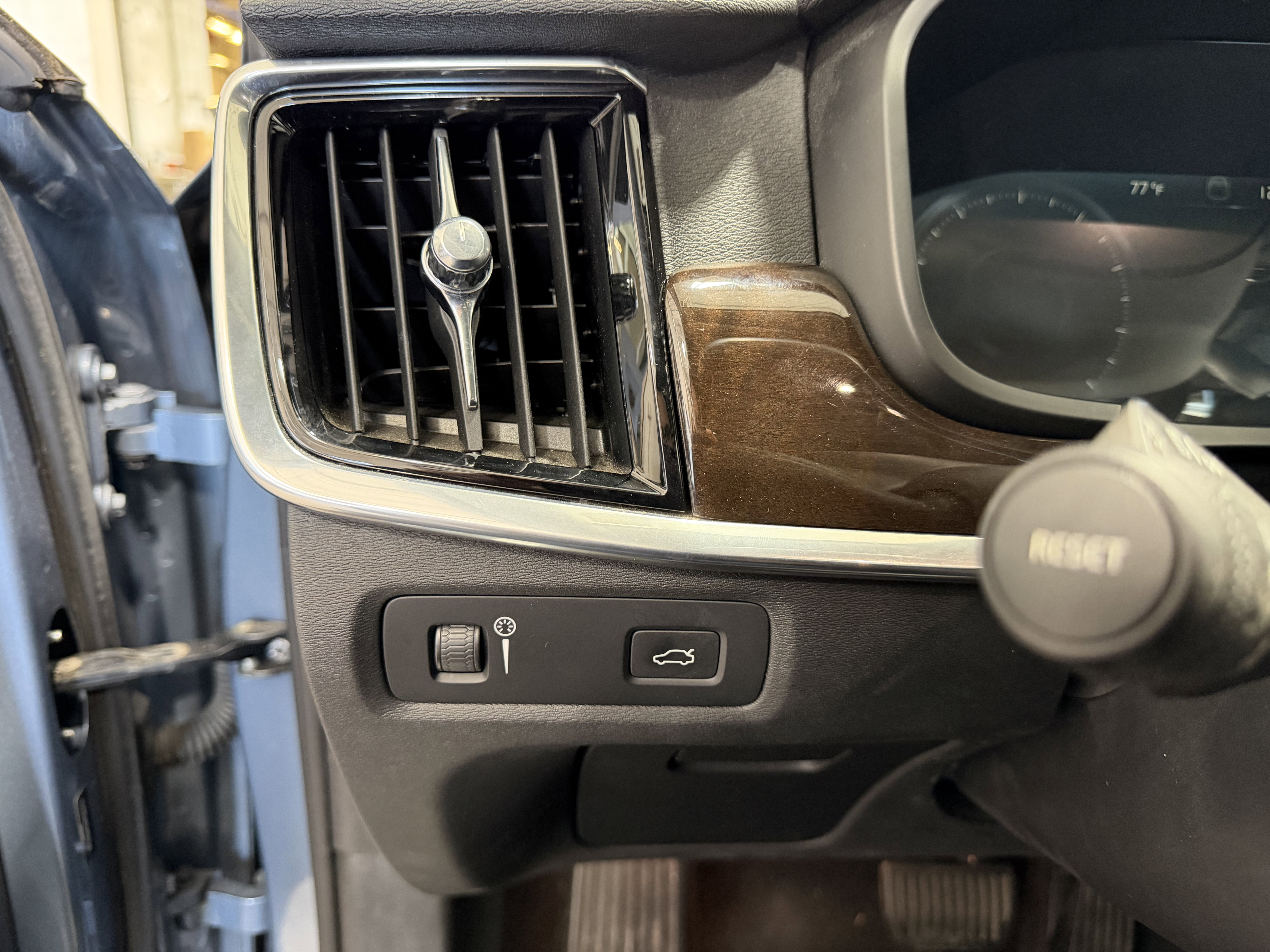 Used 2017 Volvo S90 T5 Momentum w/ Convenience Package FWD image 13