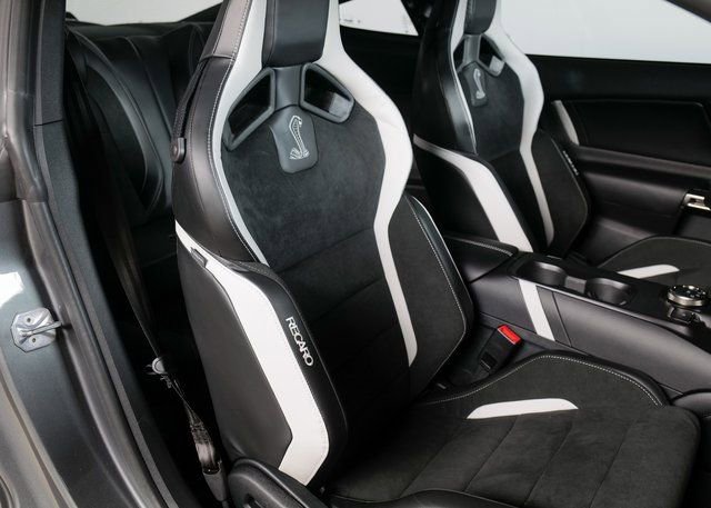 Used 2022 Ford Mustang Shelby GT500 w/ Technology Package image 32