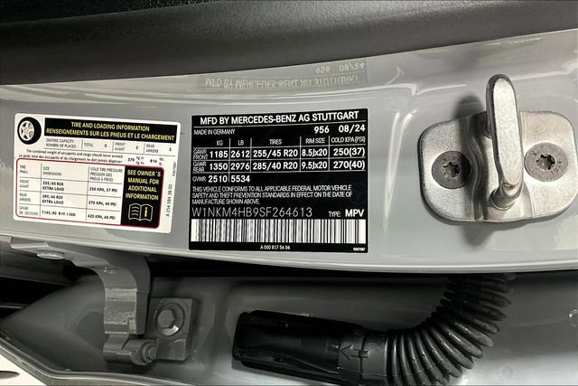 Used 2025 Mercedes-Benz GLC 300 4MATIC image 32