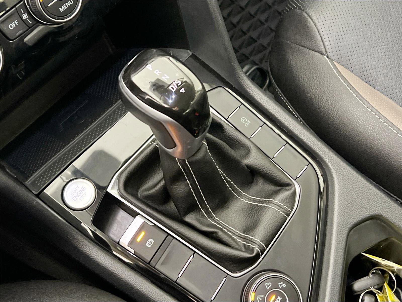 Used 2024 Volkswagen Taos SEL image 15