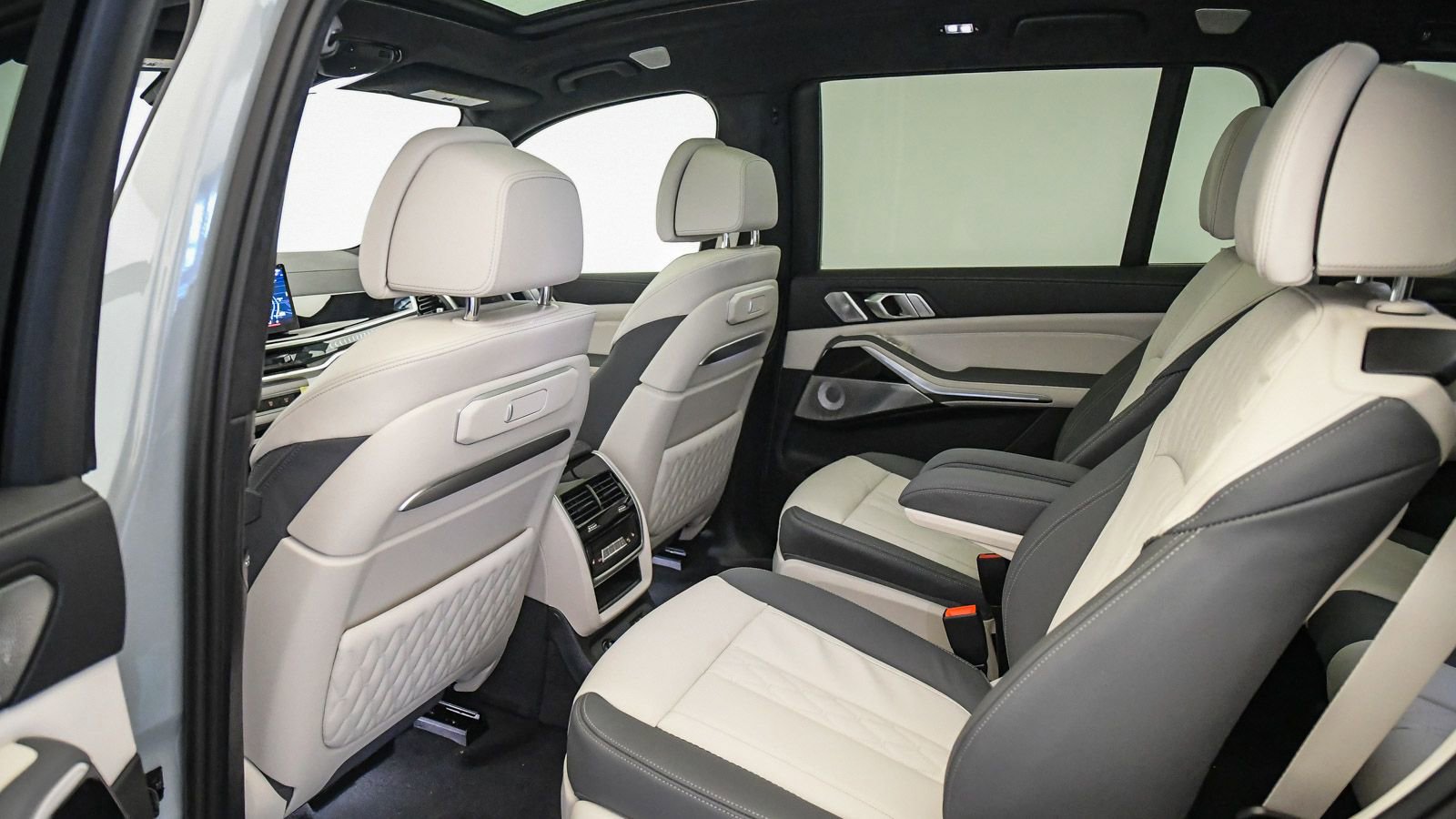 New 2026 BMW ALPINA XB7 image 29