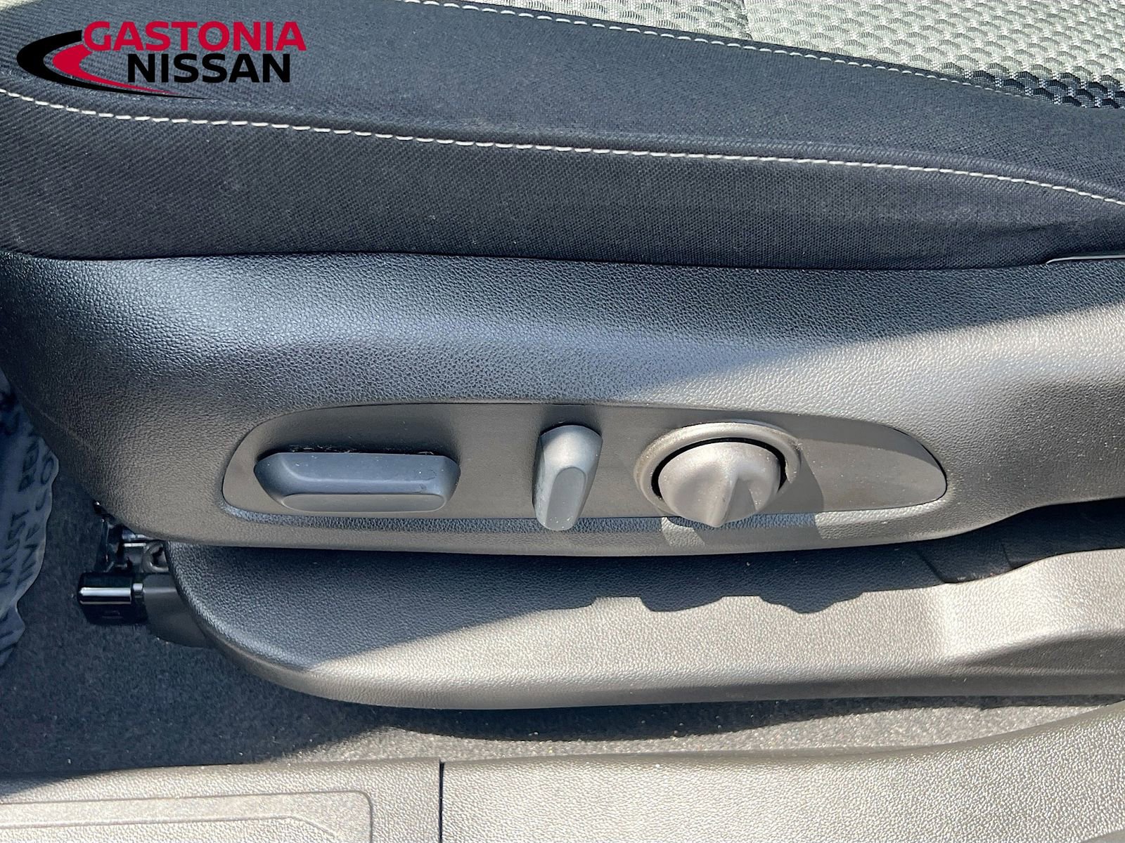 Used 2023 GMC Acadia SLE w/ Driver Convenience Package image 26