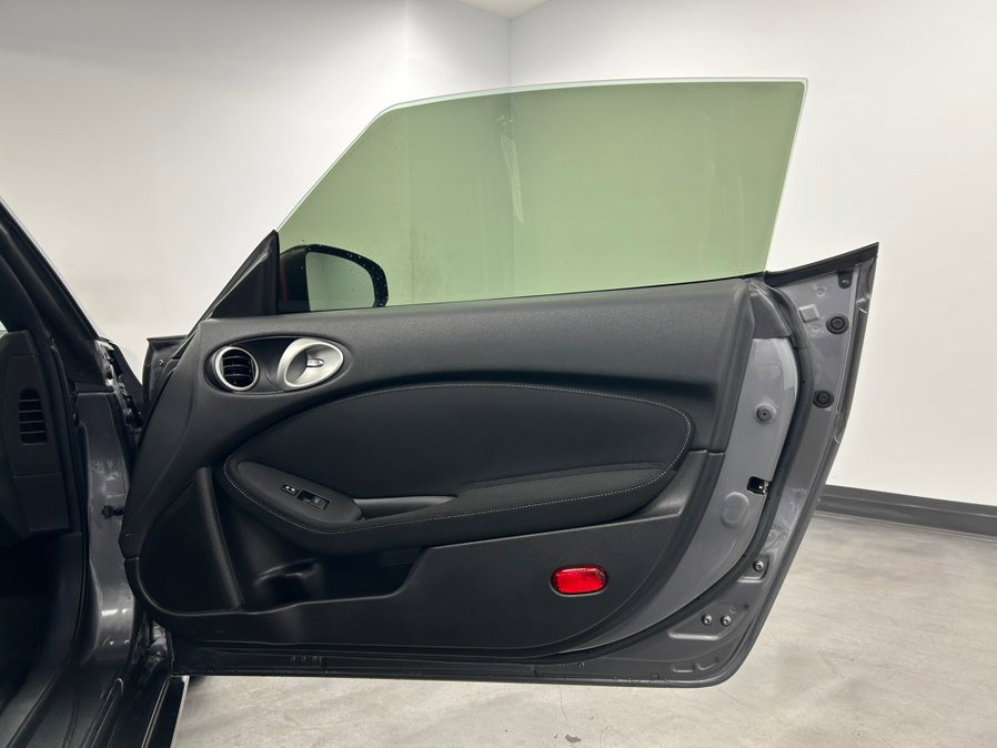 Used 2016 Nissan 370Z Touring Sport image 55