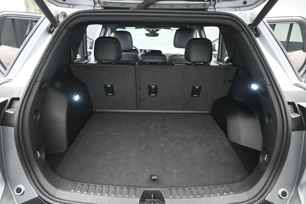 Used 2025 Chevrolet Equinox LT w/ Convenience Package II FWD image 17