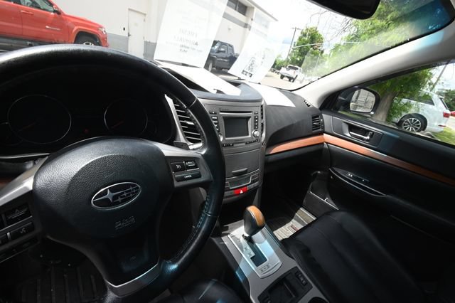 Used 2013 Subaru Outback 2.5i Limited AWD/4WD image 7