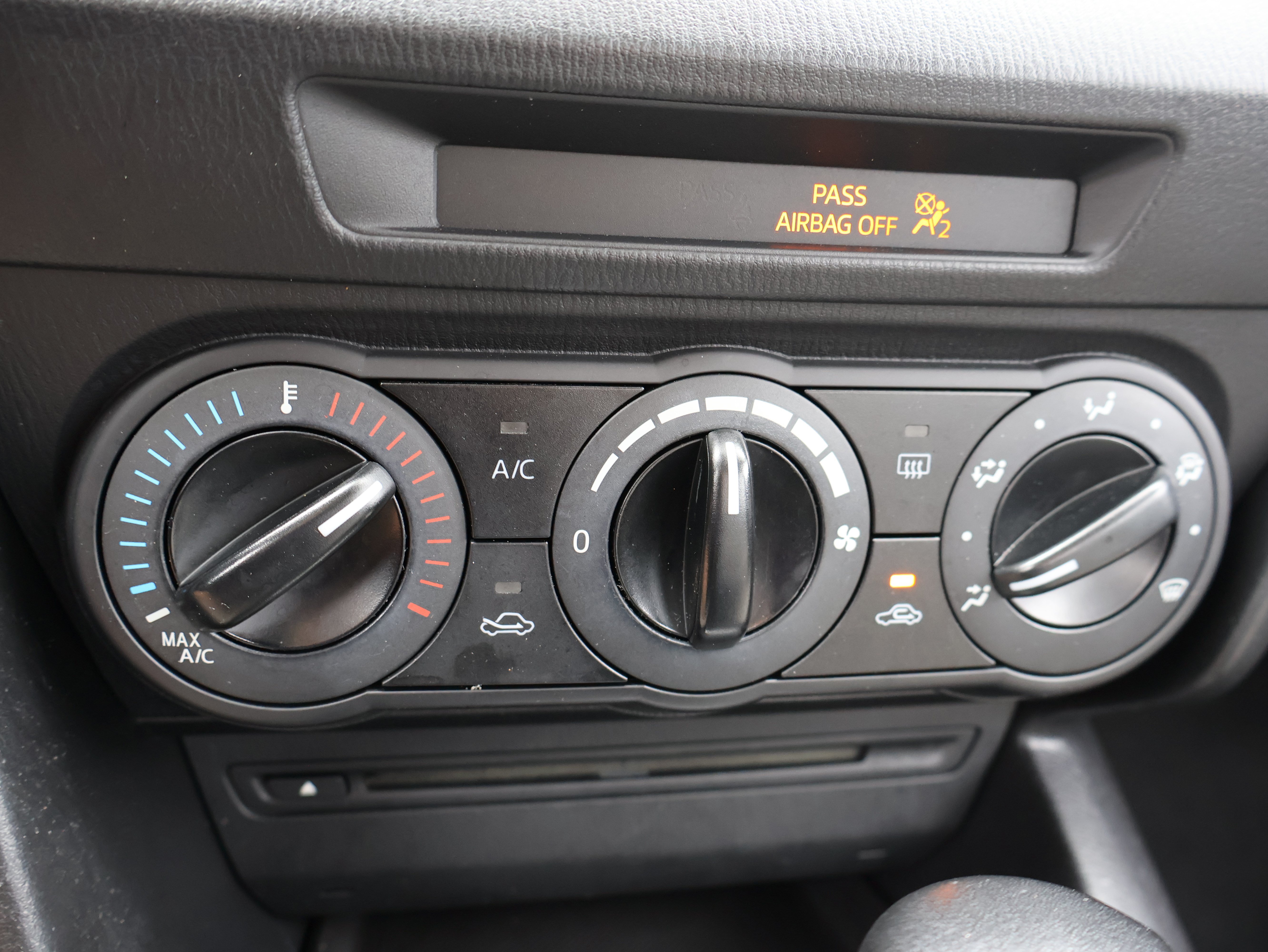 Used 2014 MAZDA MAZDA3 i Sport FWD image 19