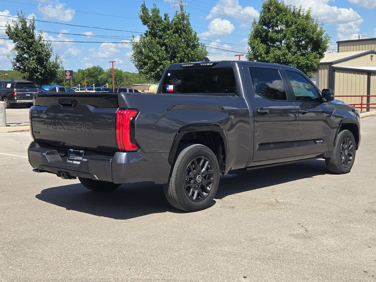 Used 2024 Toyota Tundra Platinum AWD/4WD image 5