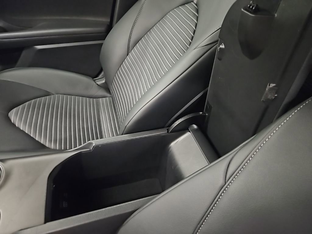 Used 2023 Toyota Camry SE image 17