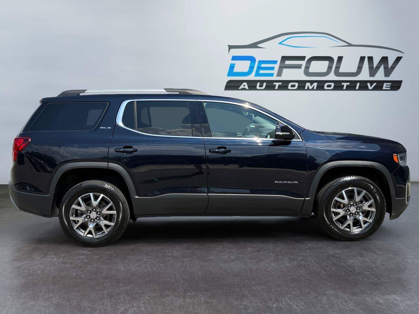 Used 2022 GMC Acadia SLE w/ LPO, Cargo Package AWD/4WD image 2