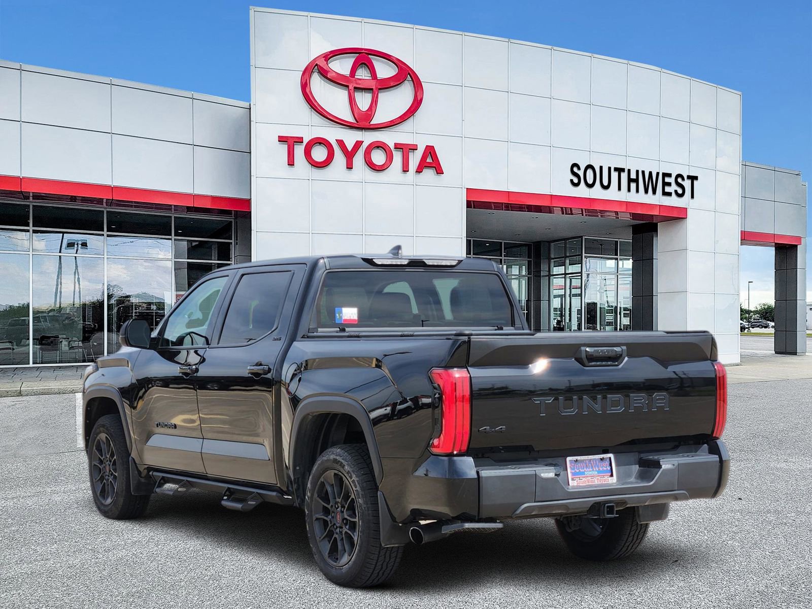 Used 2024 Toyota Tundra SR5 w/ SR5 Premium Package image 4