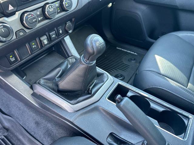 Used 2021 Toyota Tacoma TRD Sport w/ TRD Premium Sport Package AWD/4WD image 14