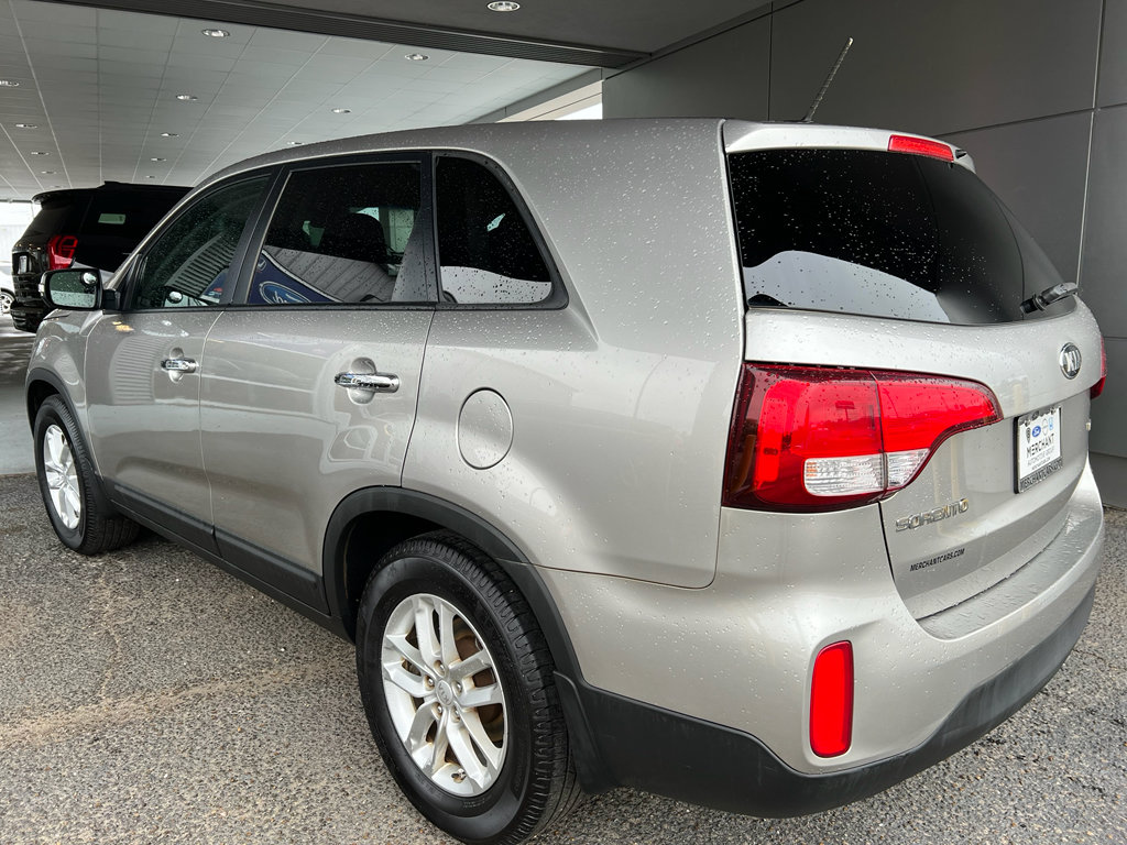 Used 2014 Kia Sorento LX image 6