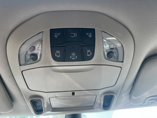 Used 2024 Chrysler Pacifica Limited AWD/4WD image 6