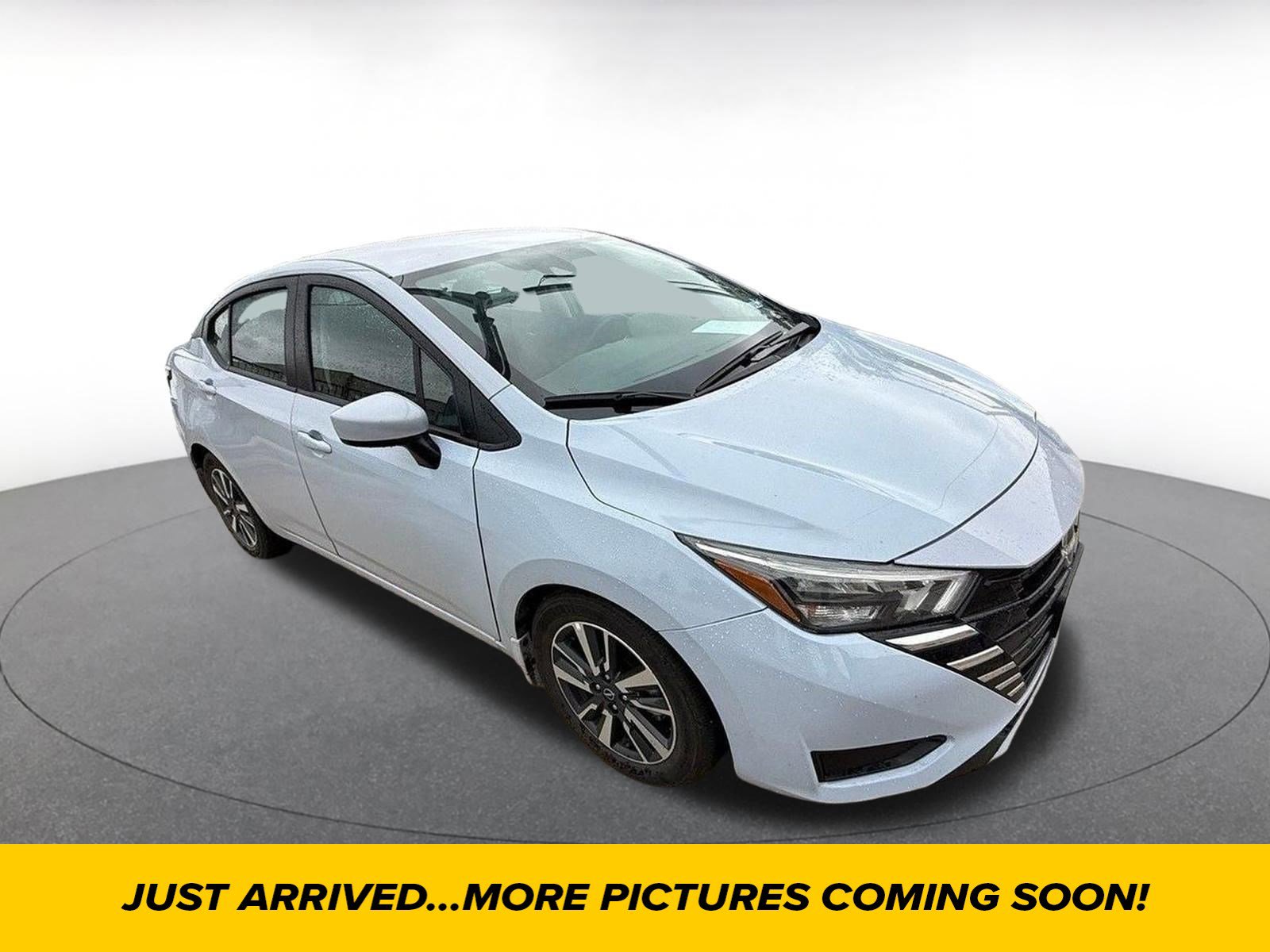 Used 2025 Nissan Versa SV w/ Trunk Package FWD image 1