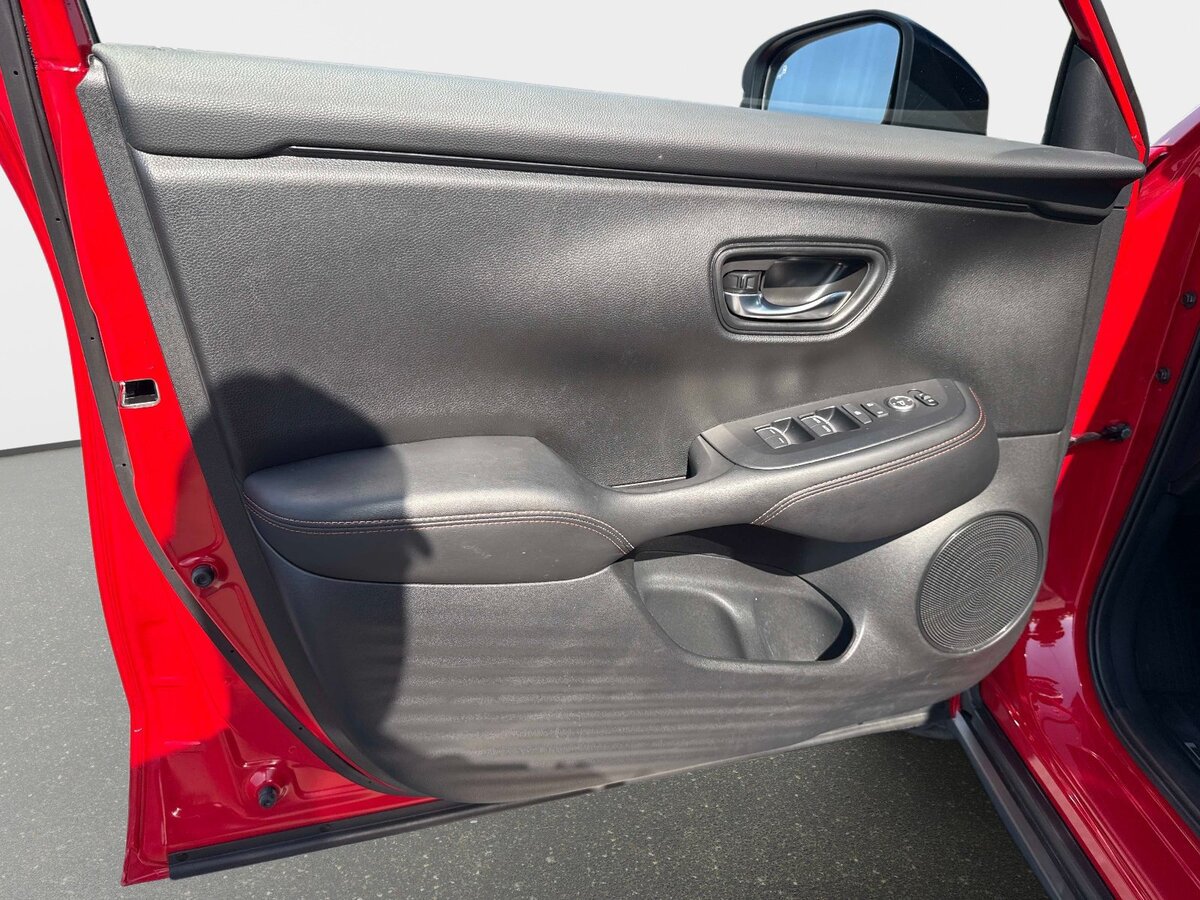 Used 2025 Honda HR-V Sport image 16