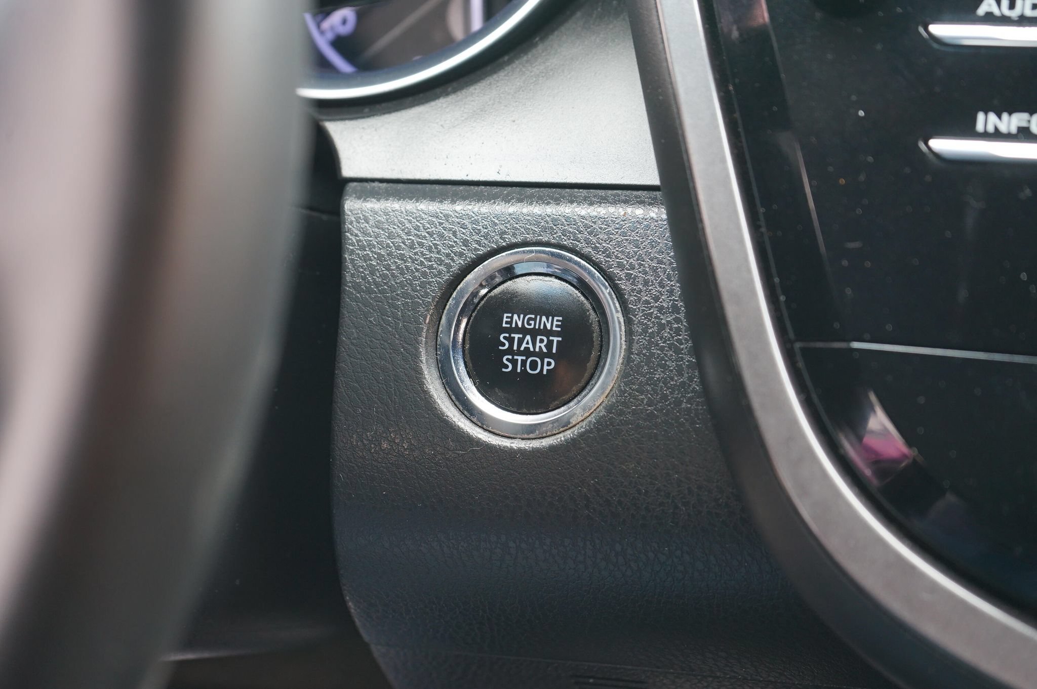 Used 2018 Toyota Camry SE w/ Convenience Package FWD image 19