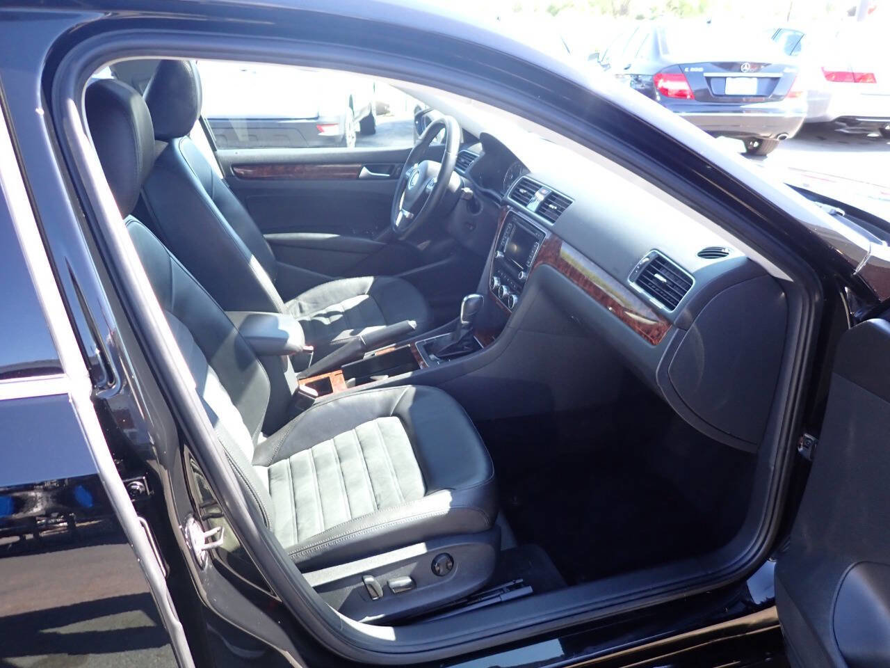 Used 2012 Volkswagen Passat 2.5 SEL FWD image 9