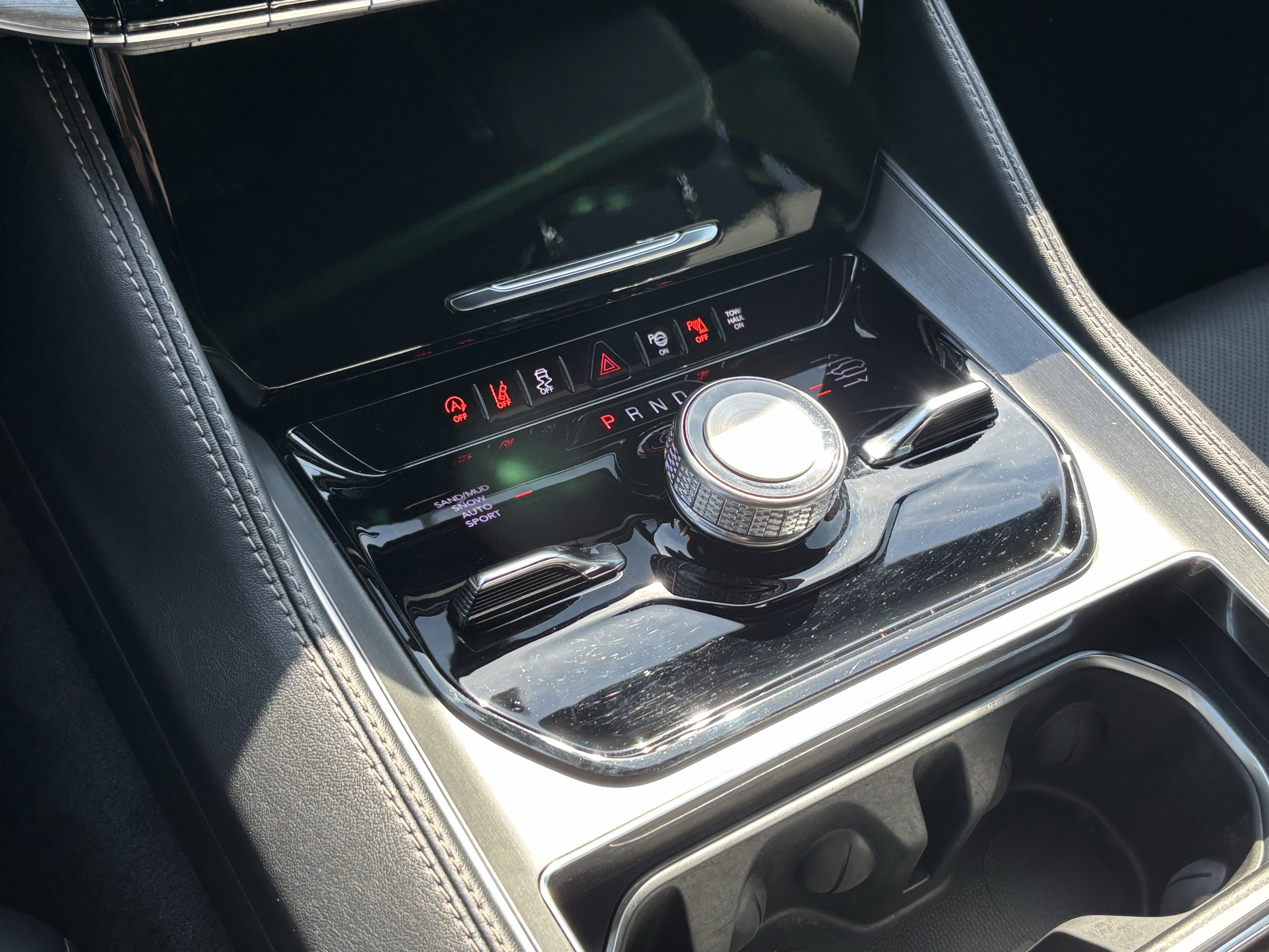 Used 2024 Jeep Wagoneer L Series II w/ Convenience Group I image 26