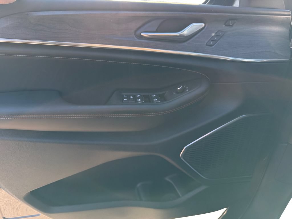 New 2025 Jeep Grand Cherokee L Overland w/ Advanced Protech Group III AWD/4WD image 20