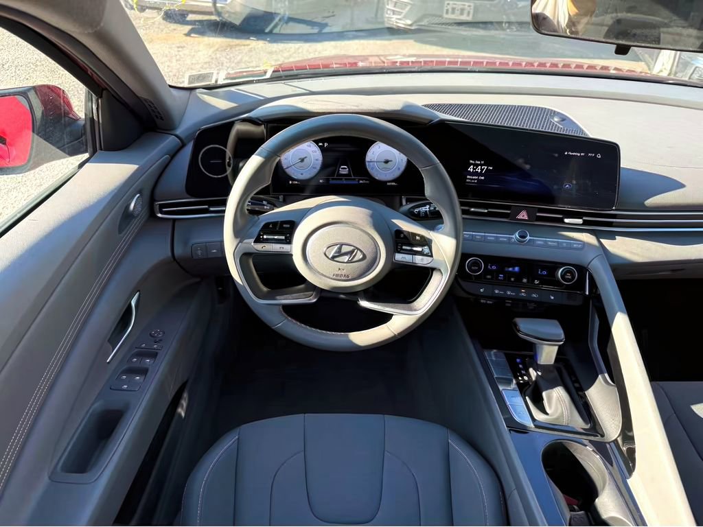 Used 2023 Hyundai Elantra SEL w/ Convenience Package image 12