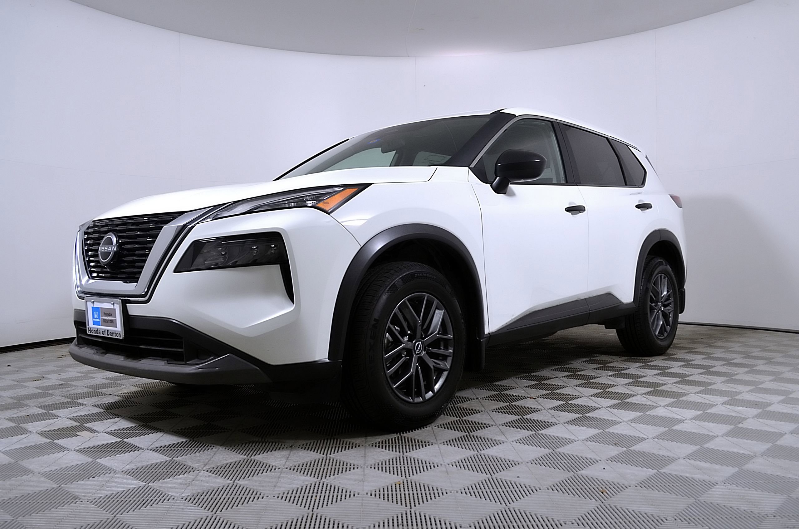 Used 2023 Nissan Rogue S FWD image 3