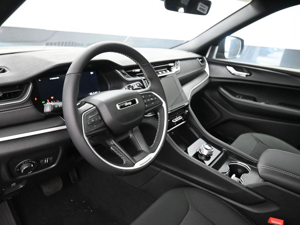 New 2025 Jeep Grand Cherokee Laredo X w/ Luxury Tech Group I image 16