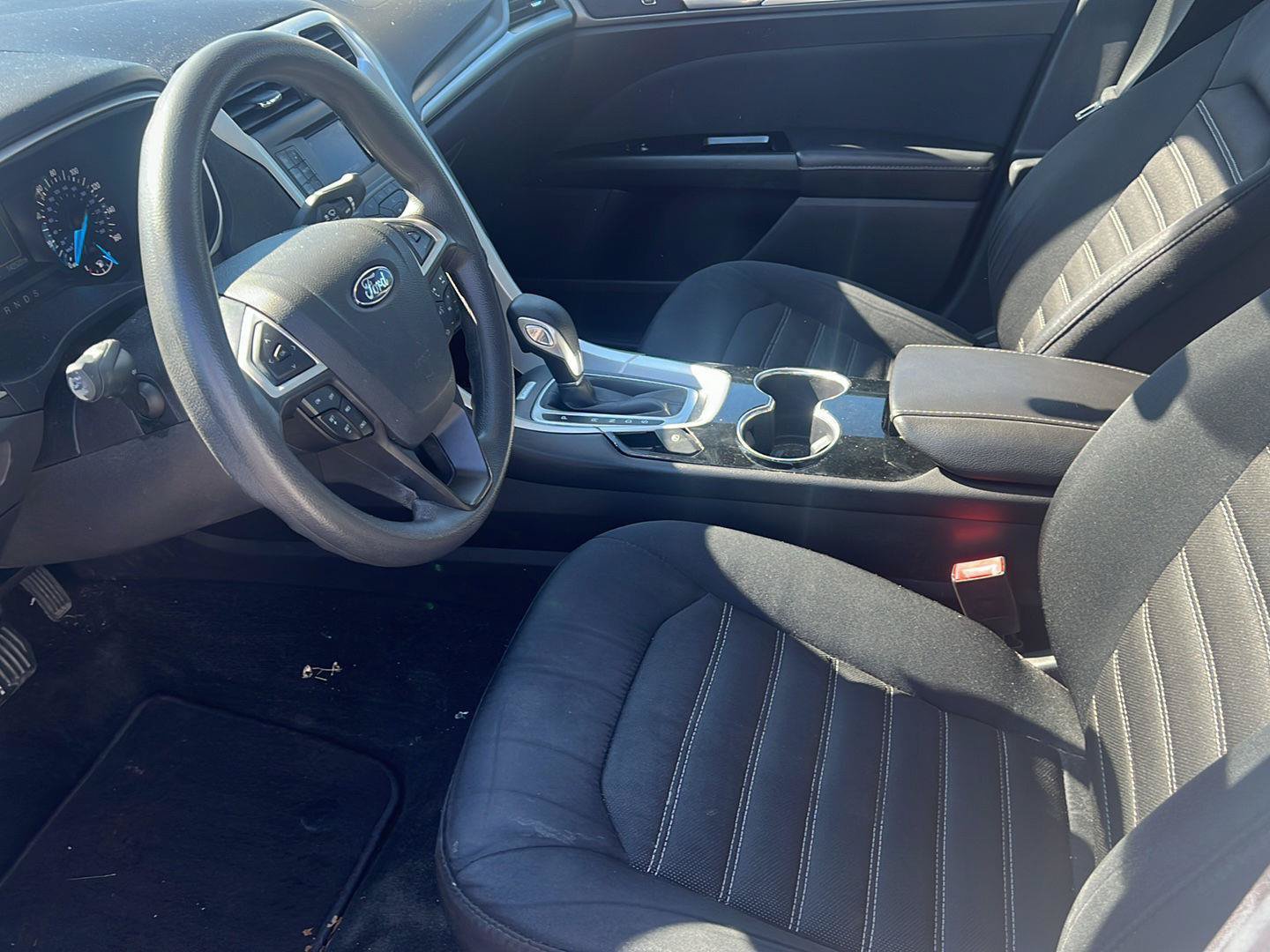 Used 2015 Ford Fusion SE FWD image 17