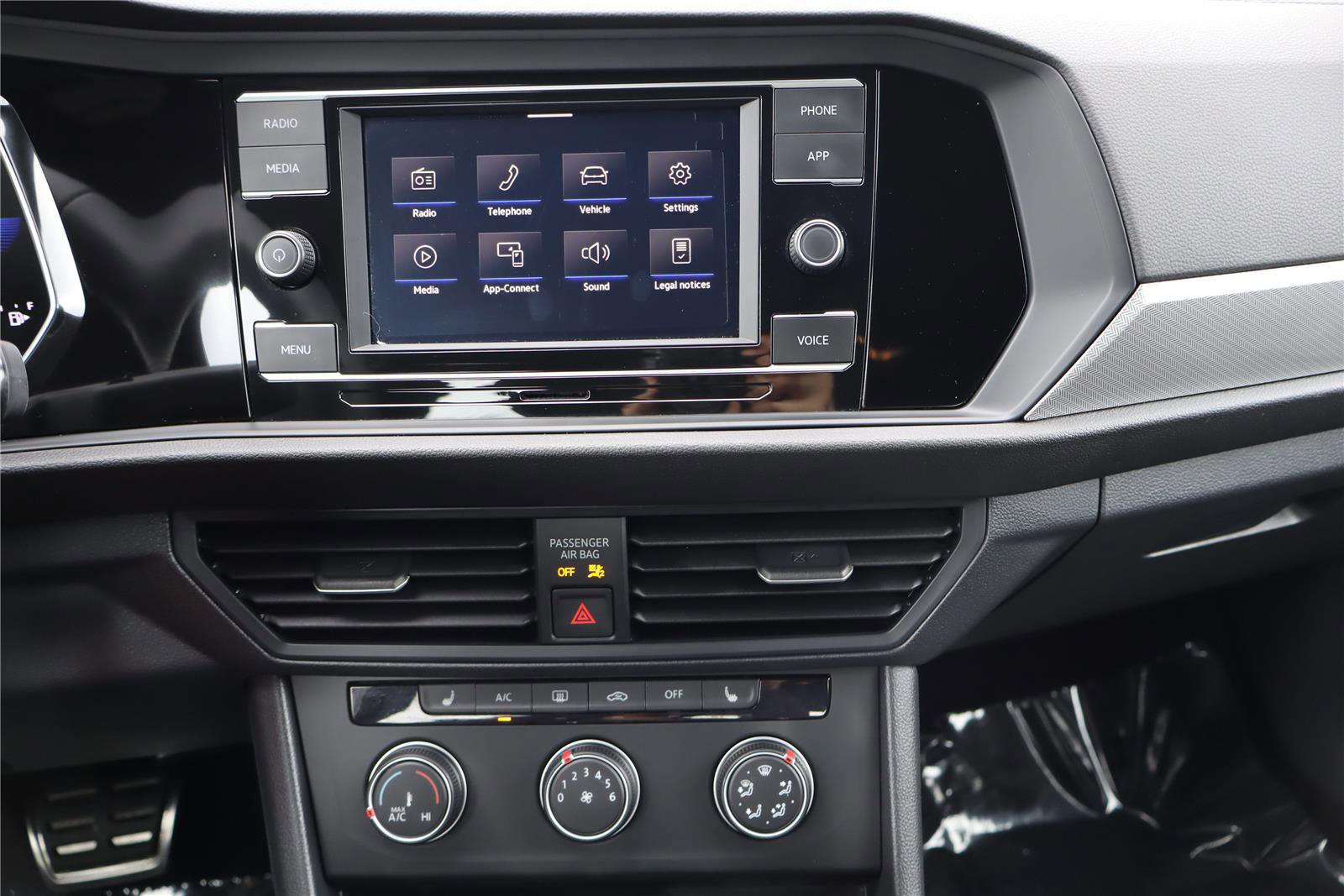 Certified 2024 Volkswagen Jetta Sport FWD image 19