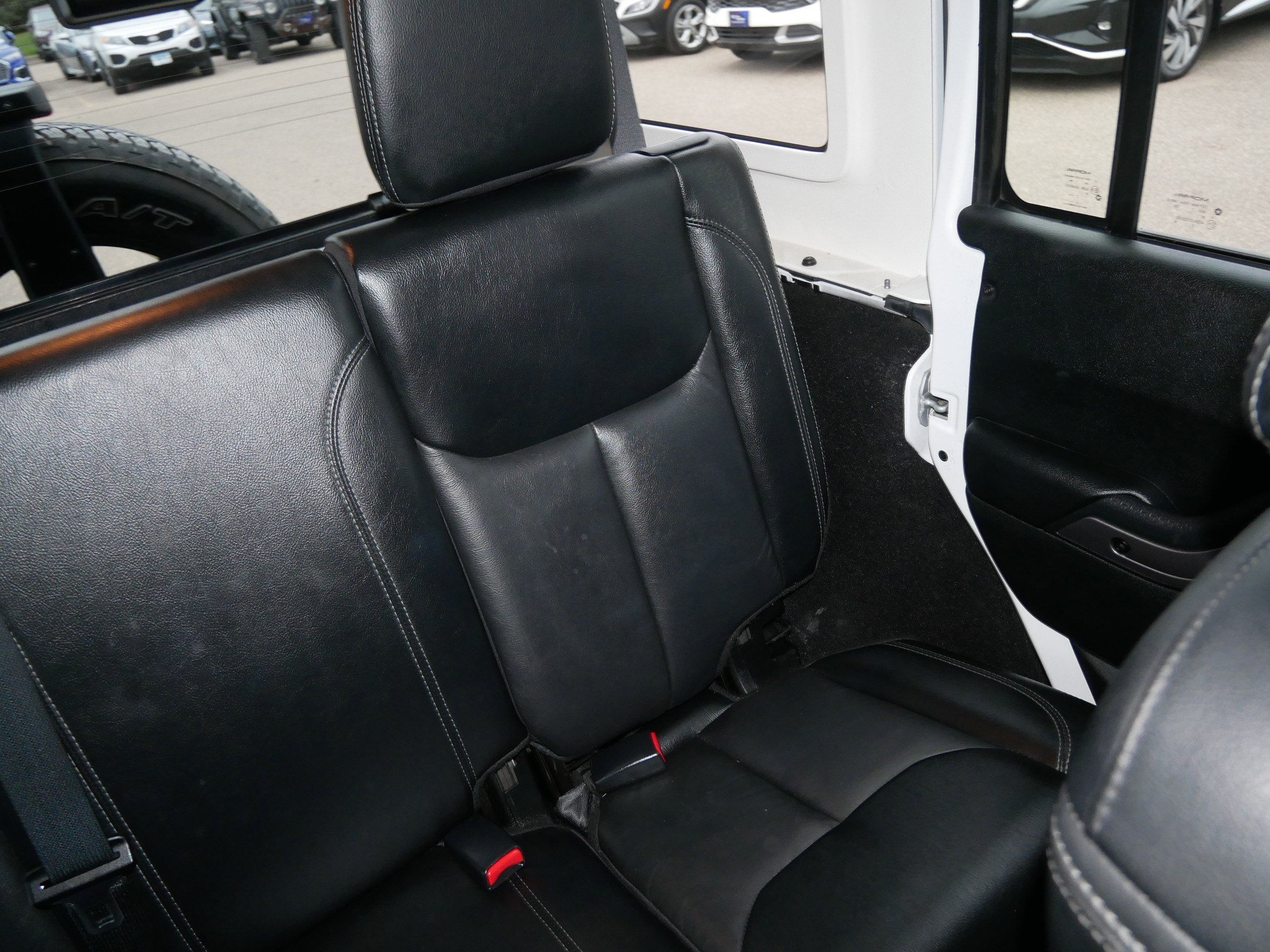 Used 2018 Jeep Wrangler Unlimited Sahara image 14