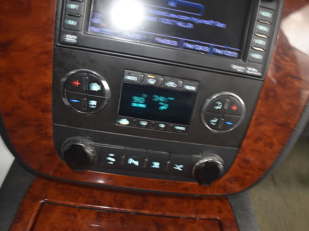 Used 2010 Chevrolet Suburban LTZ image 24