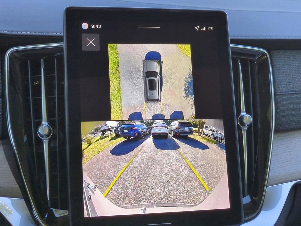 New 2026 Volvo XC90 T8 Plus AWD/4WD image 17