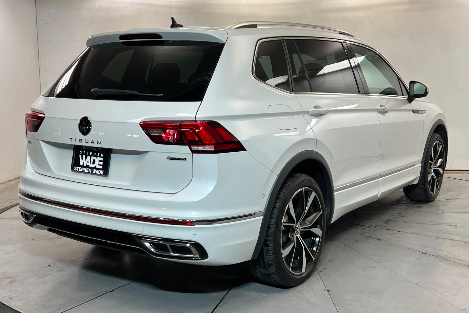 Used 2022 Volkswagen Tiguan SEL R-Line AWD/4WD image 5