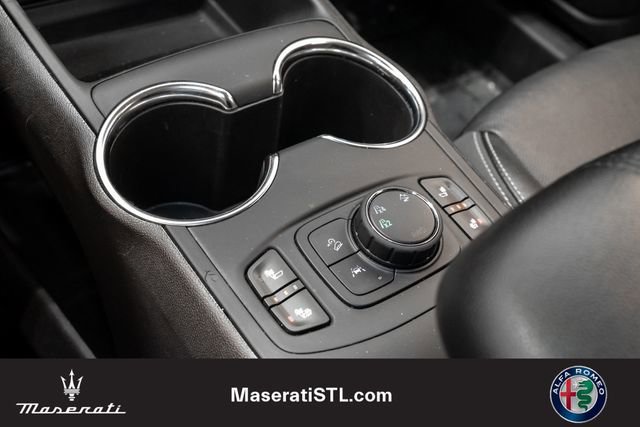 Used 2024 GMC Terrain SLT image 16