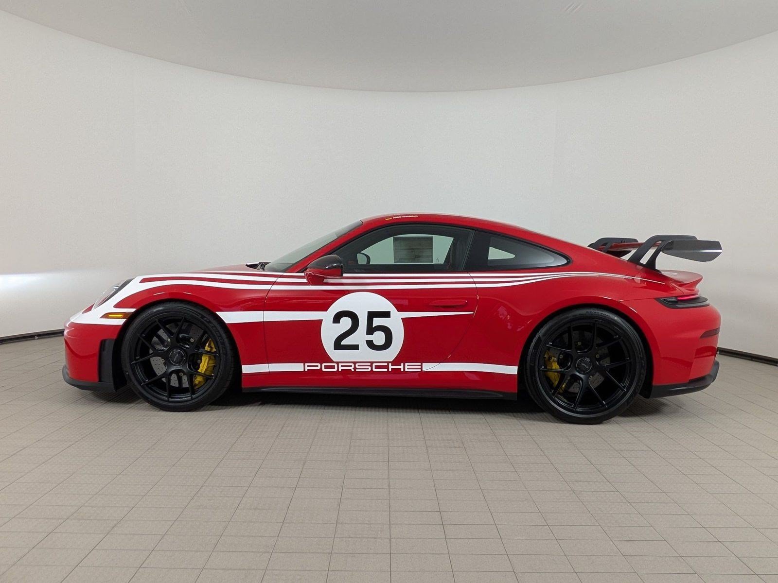 New 2026 Porsche 911 GT3 RWD image 2