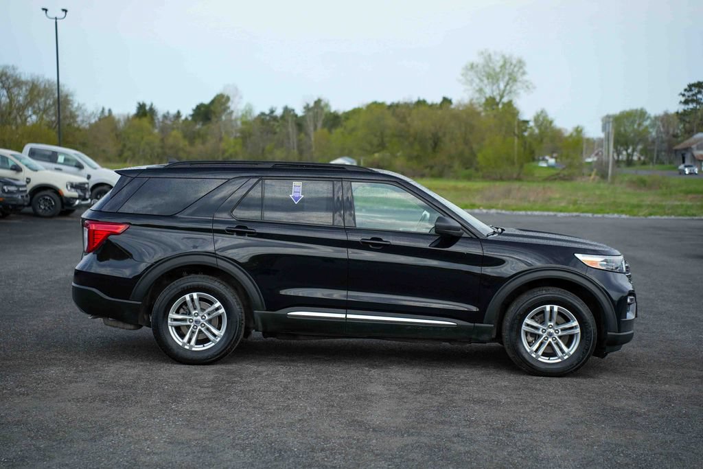 Used 2022 Ford Explorer XLT w/ Equipment Group 202A AWD/4WD image 4