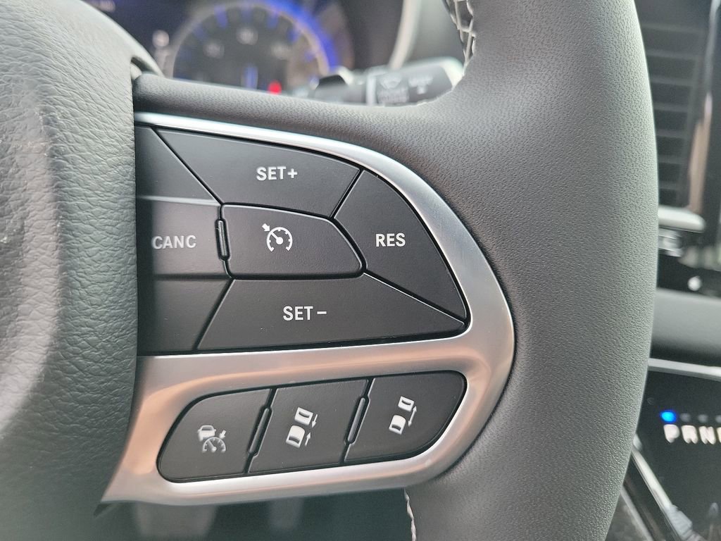 New 2025 Chrysler Voyager LX image 5