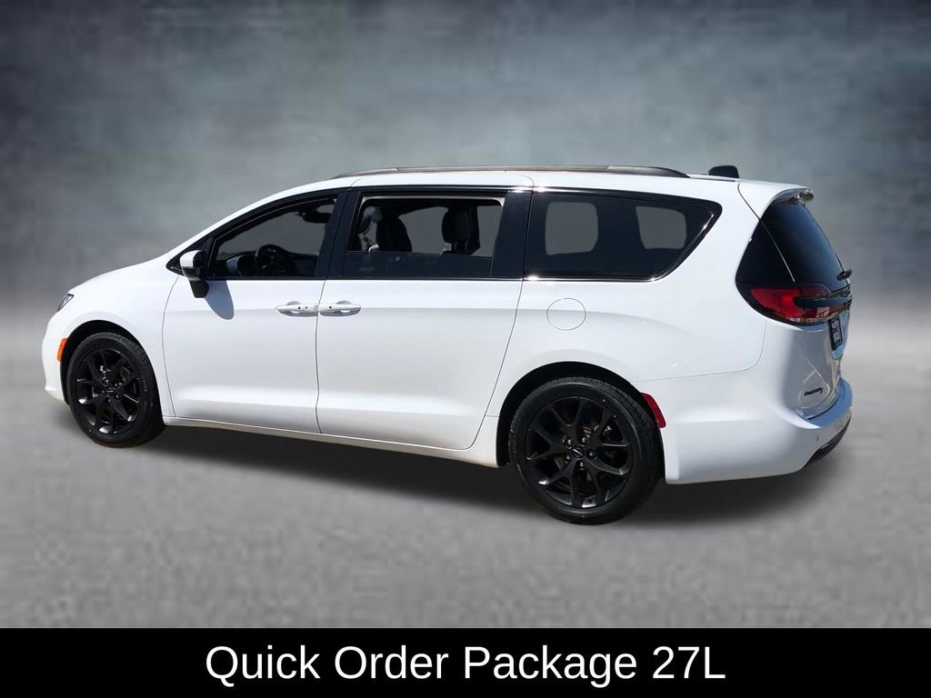 Used 2023 Chrysler Pacifica Touring-L w/ S Appearance Package FWD image 4