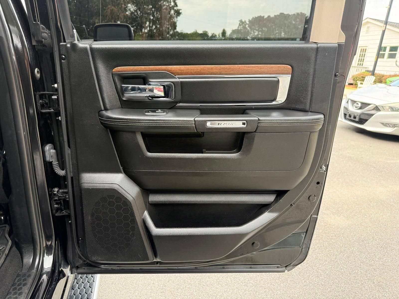 Used 2018 RAM 1500 Laramie w/ Convenience Group AWD/4WD image 26