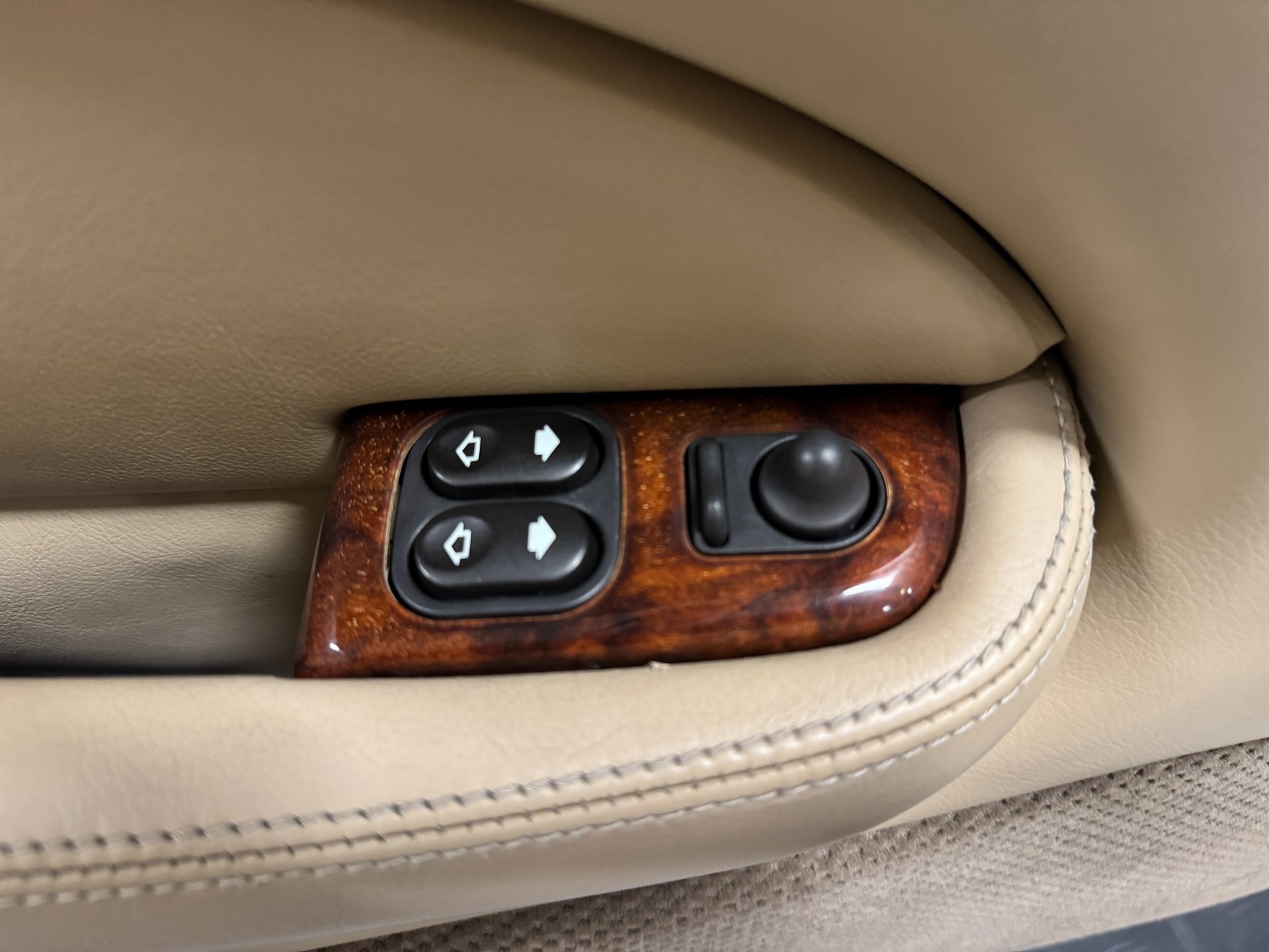 Used 2003 Jaguar XK8 Convertible image 36